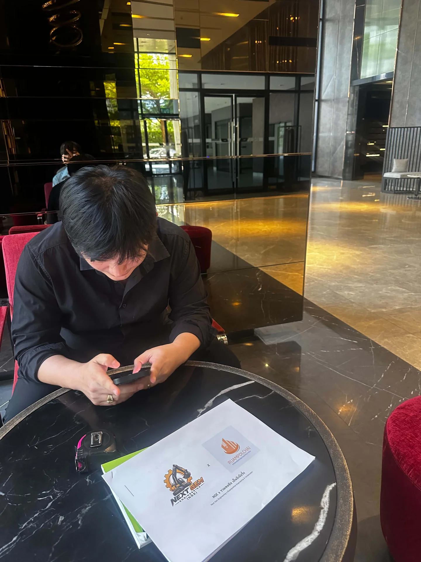 ทีม Next Gen Engineering ประชุมพร้อมเอกสาร Company Profile ก่อนเริ่มโครงการ